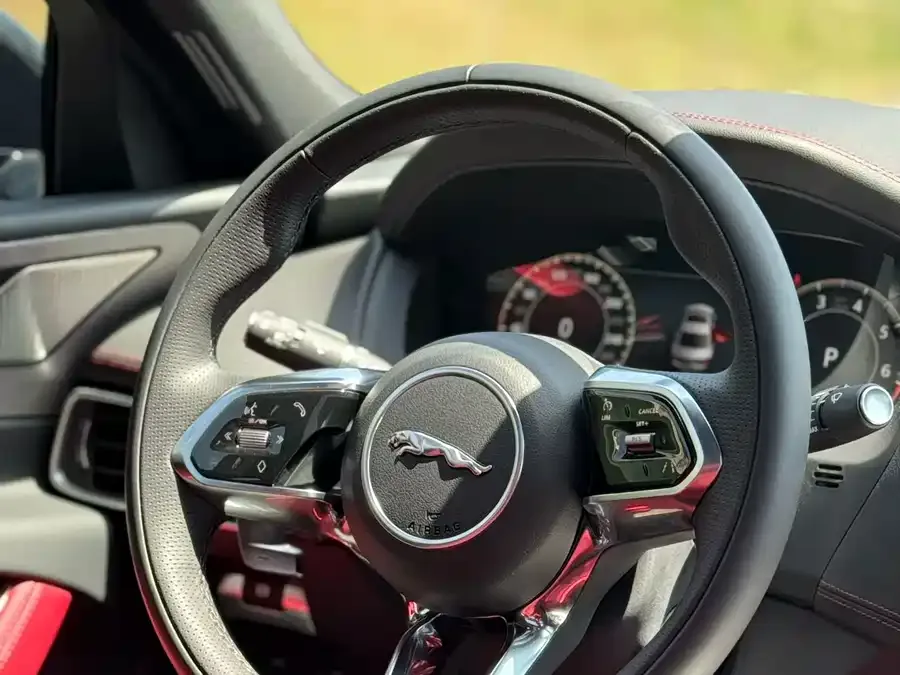 Jaguar XEL 2025 2.0T 250PS R-DYNAMIC 90th Anniversary Collector's Edition 2025 — миниатюра 2