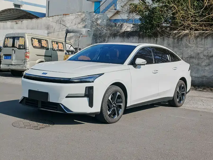 Geely Galaxy L6 Galaxy L6 2025 EM-i 140km Exploration+ Edition 2025 — фото 1, купить с доставкой в Москву