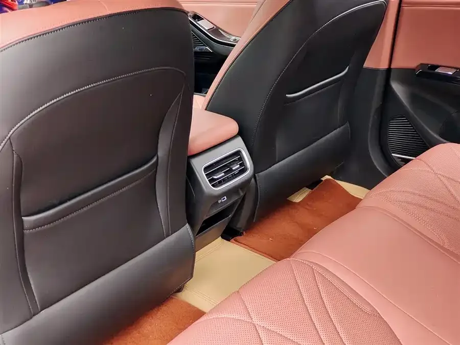 Geely Galaxy L6 Galaxy L6 2025 EM-i 140km Exploration+ Edition 2025 — миниатюра 3