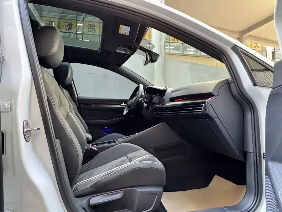 Volkswagen golf Golf 2023 280TSI DSG R-Line Lite 2022 — миниатюра 5