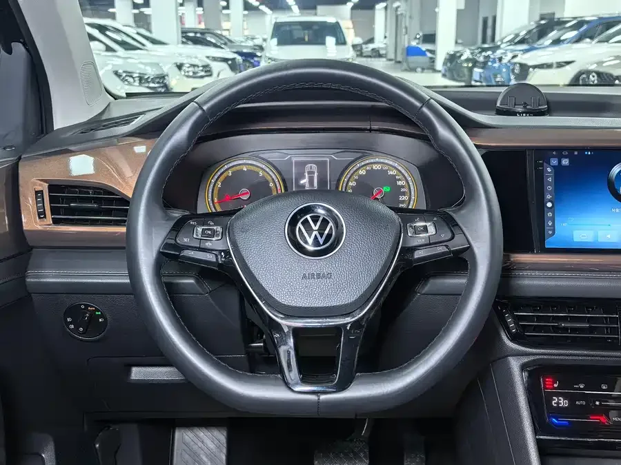 Volkswagen Tiguan (Tharu) 2021 Tuyue 280TSI 2WD Luxury Edition PLUS 2022 — миниатюра 5