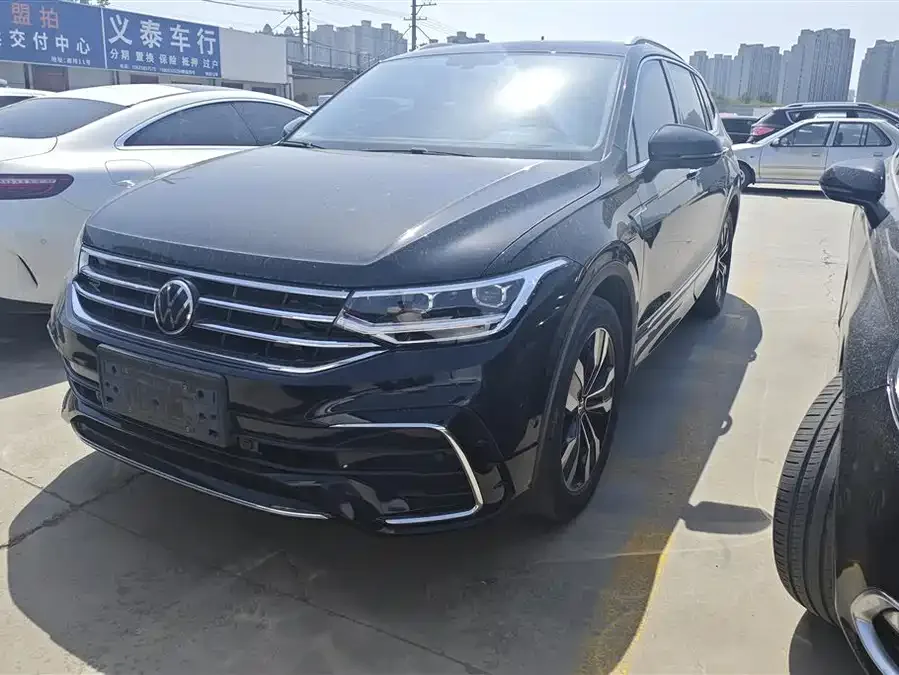 Volkswagen Tiguan L Tiguan L 2024 330TSI Automatic 2WD R-Line Enjoy Edition 2024 — фото 1, купить с доставкой в Москву