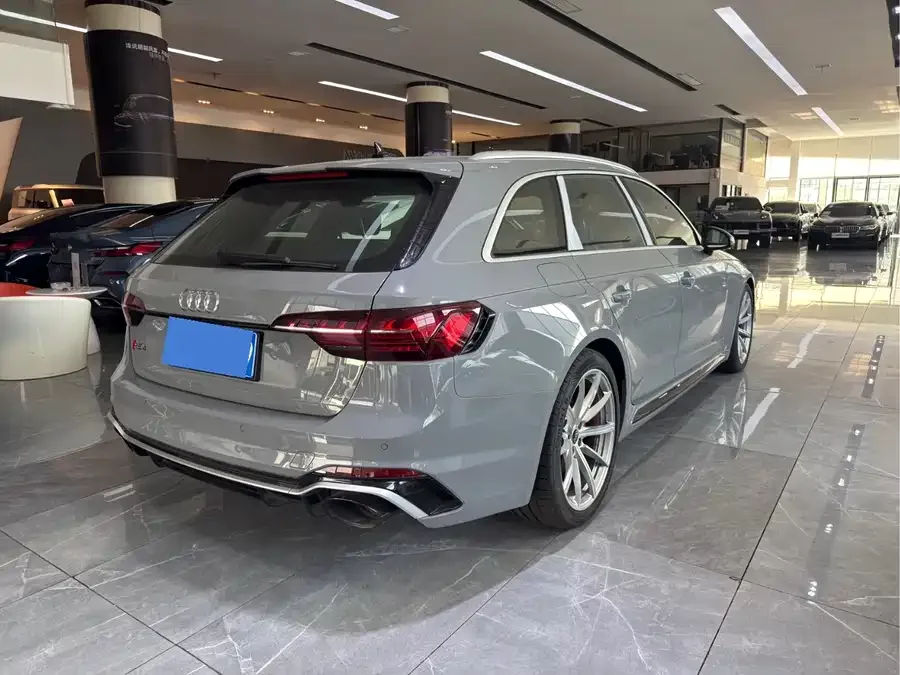 Audi RS 4 2023 RS4 Avant Regular Edition 2026 — миниатюра 3
