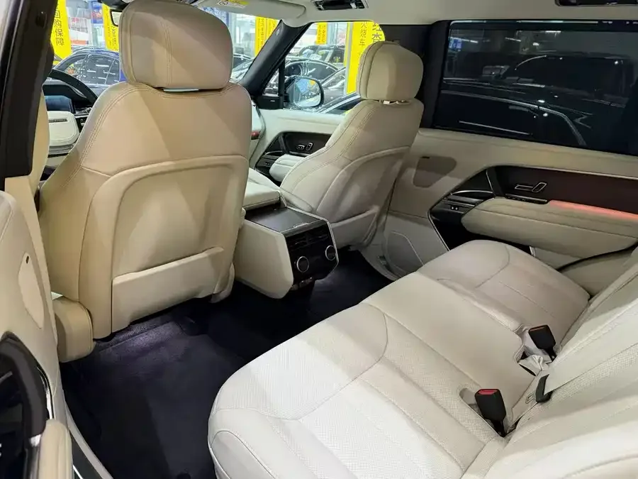 Land Rover Range Rover Range Rover 2025 3.0 L6 400PS Grand Edition 2025 — миниатюра 3