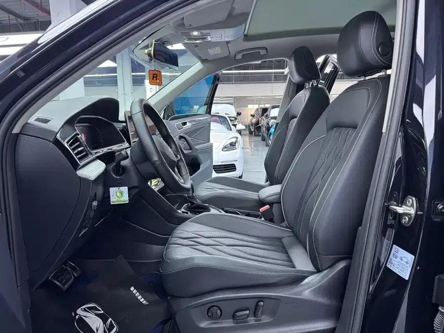 Volkswagen Tiguan L Tiguan L 2023 330TSI Automatic 2WD R-Line Enjoy Edition 2023 — миниатюра 2