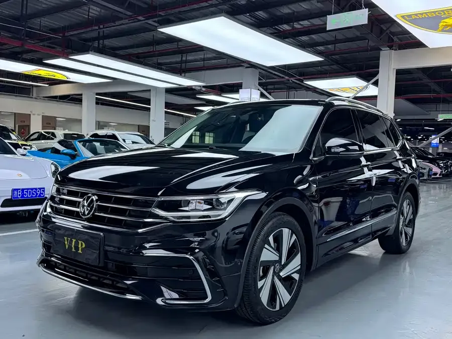 Volkswagen Tiguan L Tiguan L 2023 330TSI Automatic 2WD R-Line Enjoy Edition 2023 — фото 1, купить с доставкой в Москву