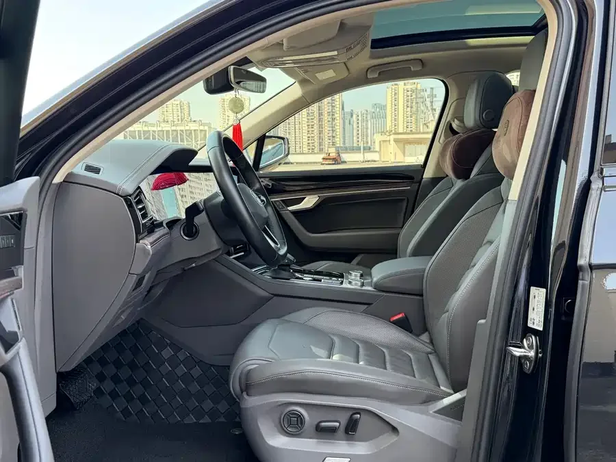 Volkswagen Touareg Touareg 2021 3.0TSI Ruixiang Edition Obsidian Sports Package 2022 — миниатюра 3