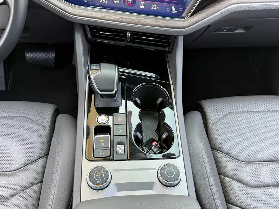 Volkswagen Touareg Touareg 2021 3.0TSI Ruixiang Edition Obsidian Sports Package 2022 — миниатюра 4