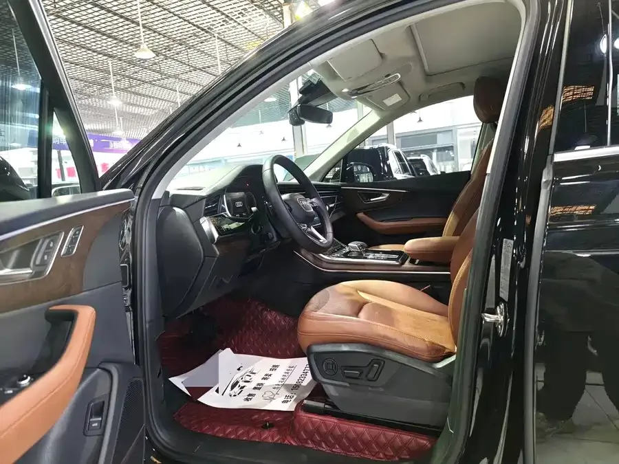Audi Q7 2023 55 TFSI quattro S line sports model 2023 — миниатюра 2