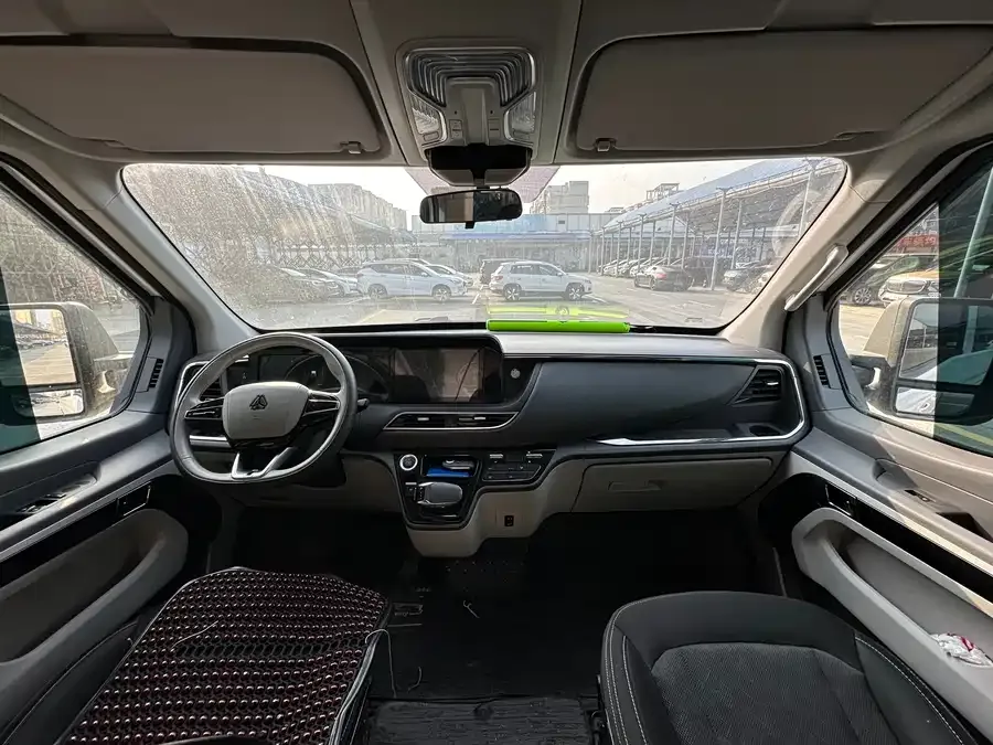 China National Heavy Duty Truck Secondhand Pioneer Official V Pioneer Official V: 2025 Multi-functional PRO Edition 2.0T Automatic Mid-wheelbase Mid-roof 2025 — миниатюра 2