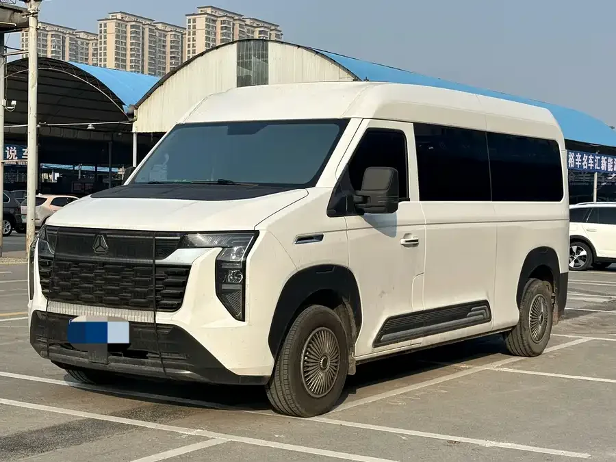 China National Heavy Duty Truck Secondhand Pioneer Official V Pioneer Official V: 2025 Multi-functional PRO Edition 2.0T Automatic Mid-wheelbase Mid-roof 2025 — фото 1, купить с доставкой в Москву