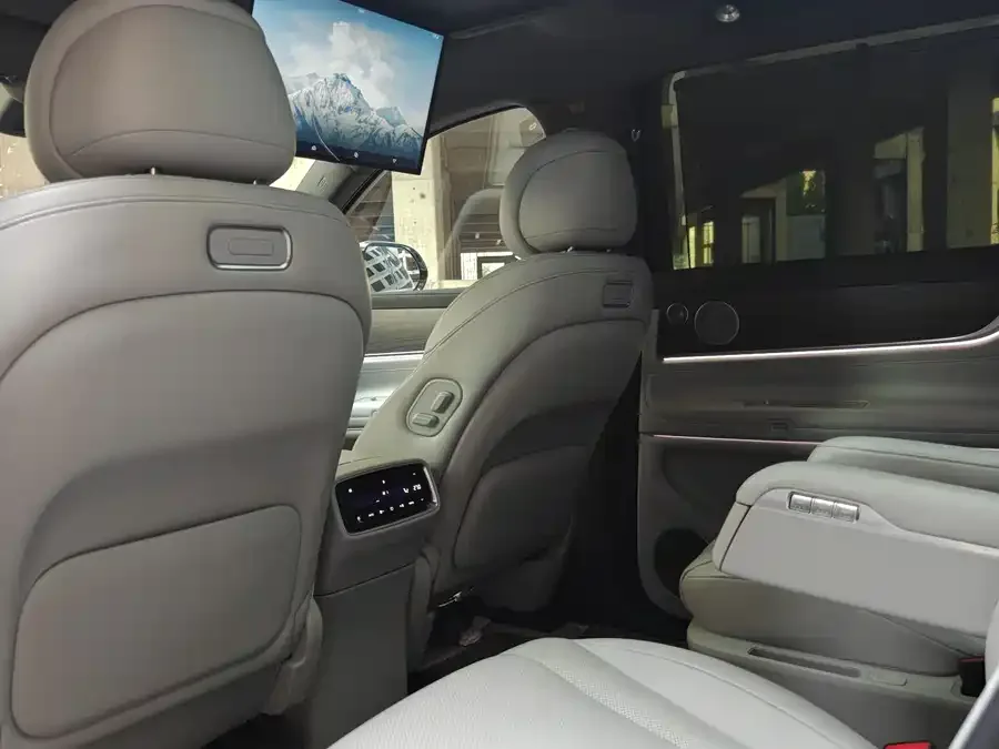AITO M9 Wenjie M9 2024 pure electric Max version 100kWh 6-seater version 2024 — миниатюра 4