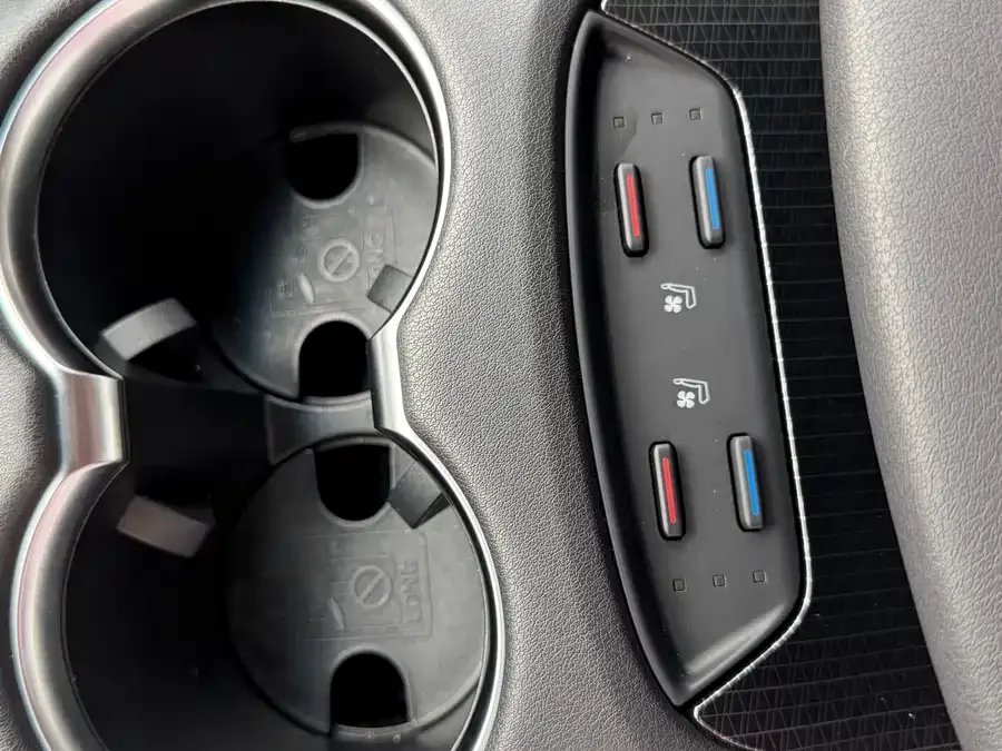 Toyota Venza 2024 Venza 2.5L Intelligent Electric Hybrid Dual Engine Two-Wheel Drive Premium Edition 2024 — миниатюра 3