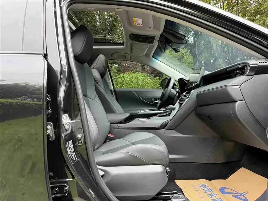 Toyota Venza Visa 2023 2.0L CVT two-wheel drive luxury version 2024 — миниатюра 2