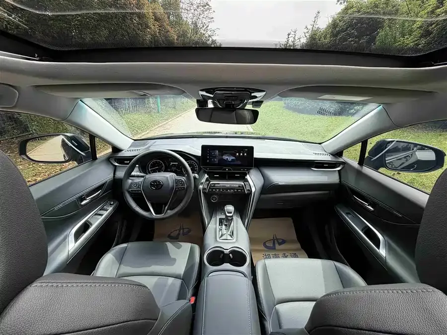 Toyota Venza Visa 2023 2.0L CVT two-wheel drive luxury version 2024 — миниатюра 4