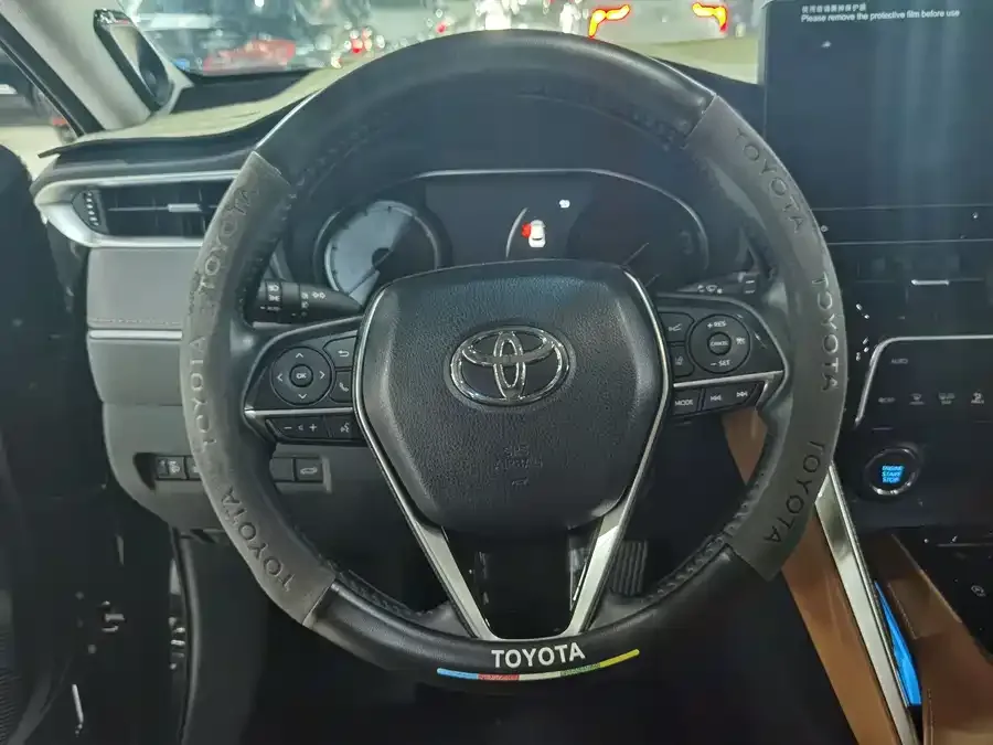 Toyota Venza Venza 2022 2.0L CVT 2WD Premium Edition 2023 — миниатюра 3