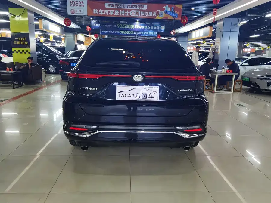Toyota Venza Venza 2022 2.0L CVT 2WD Premium Edition 2023 — миниатюра 4