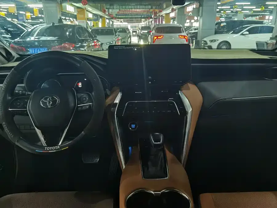 Toyota Venza Venza 2022 2.0L CVT 2WD Premium Edition 2023 — миниатюра 5
