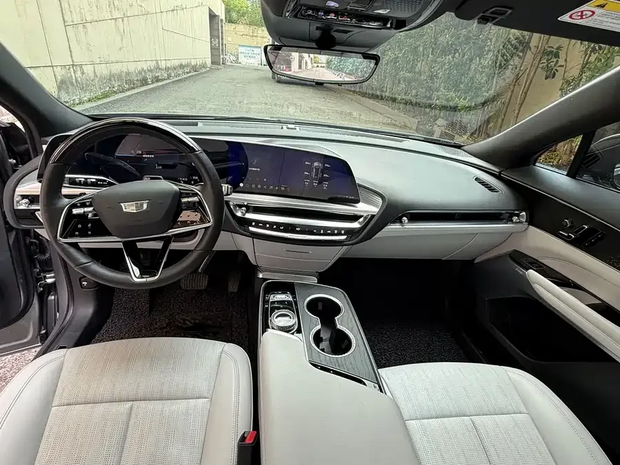 Cadillac IQ Ruige IQ Ruige 2022 rear-wheel drive long-range luxury version 2023 — миниатюра 3