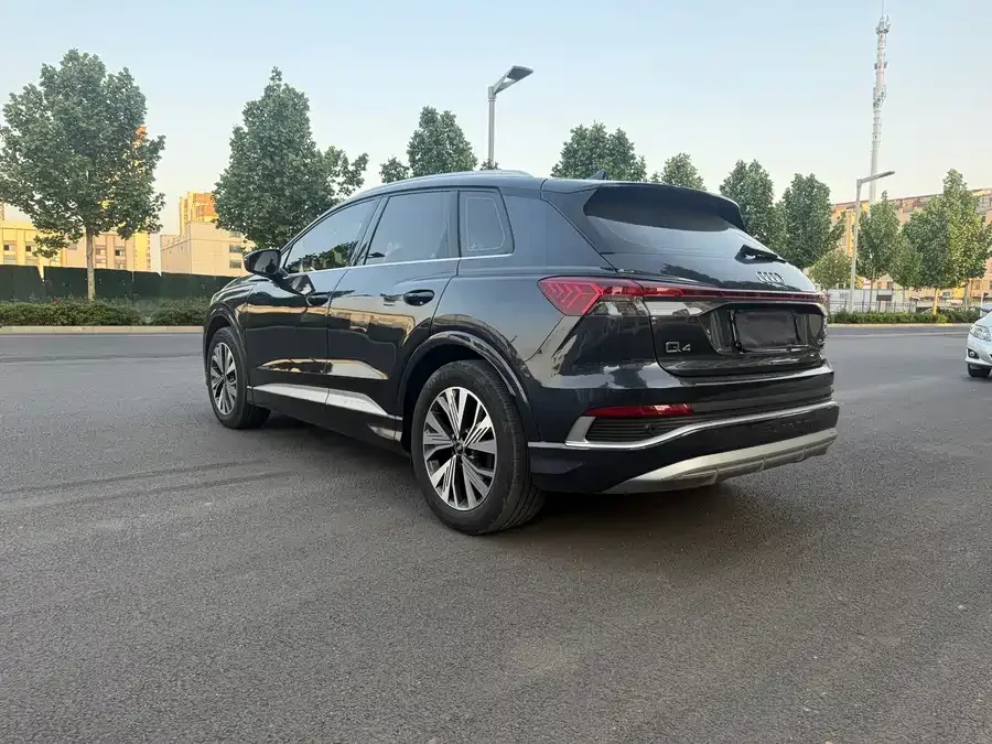 Audi Q4 e-tron 2022 40 e-tron Creative Edition 2023 — миниатюра 5