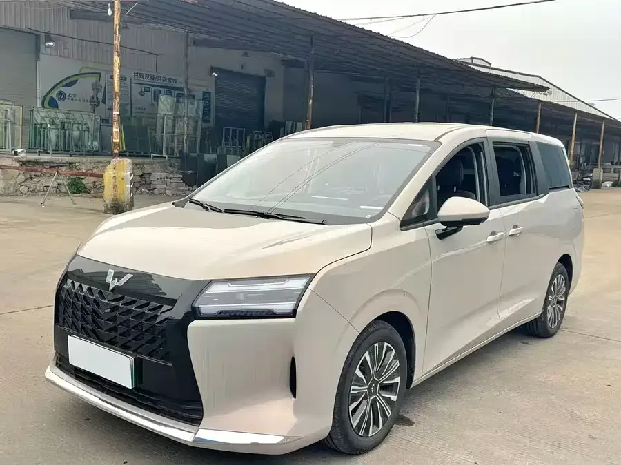 Wuling Starlight 730 New Energy Starlight 730 New Energy 2025 Plug-in Hybrid 125km Luxury Model 2025 — фото 1, купить с доставкой в Москву