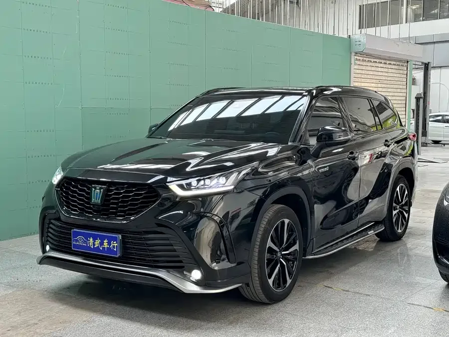Toyota Crown Land 2022