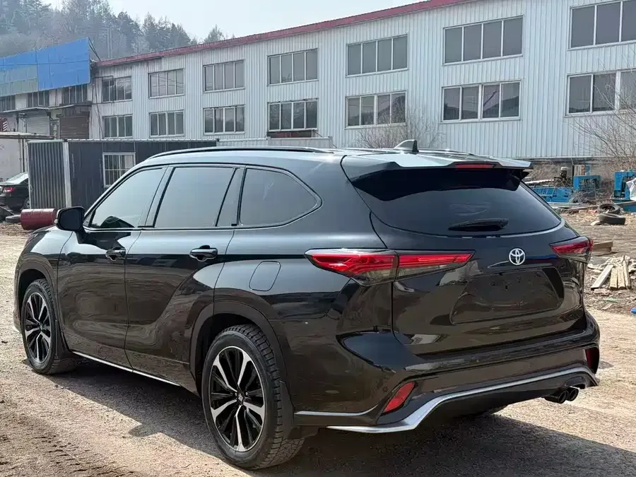 Toyota Crown Land Crown Land 2022 2.5L HEV 4WD Premium Edition 2022 — миниатюра 2