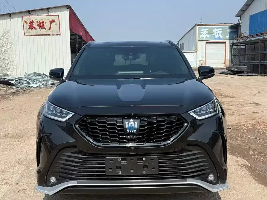 Toyota Crown Land 2022