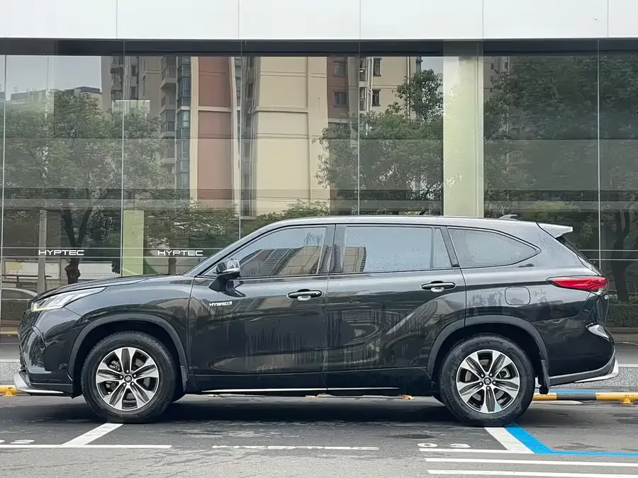 Toyota Crown Land Crown Lufang 2022 2.5L HEV two-wheel drive elite version 2022 — миниатюра 4