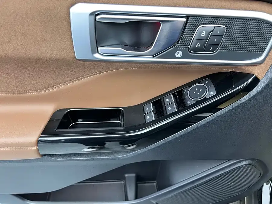 Ford Explorer Explorer 2023 EcoBoost 285 4WD Titanium Edition 6 Seaters 2024 — миниатюра 2