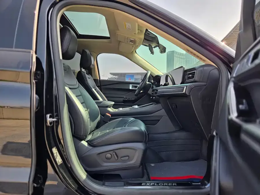 Ford Explorer Explorer 2023 EcoBoost 285 4WD Fashion Plus Edition 7 Seaters 2024 — миниатюра 4