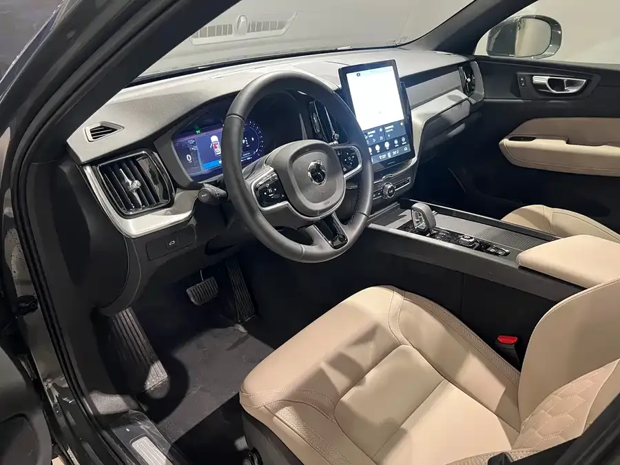 Volvo XC60 2026 B5 4WD Zhiyi Luxury Edition 2025 — миниатюра 5