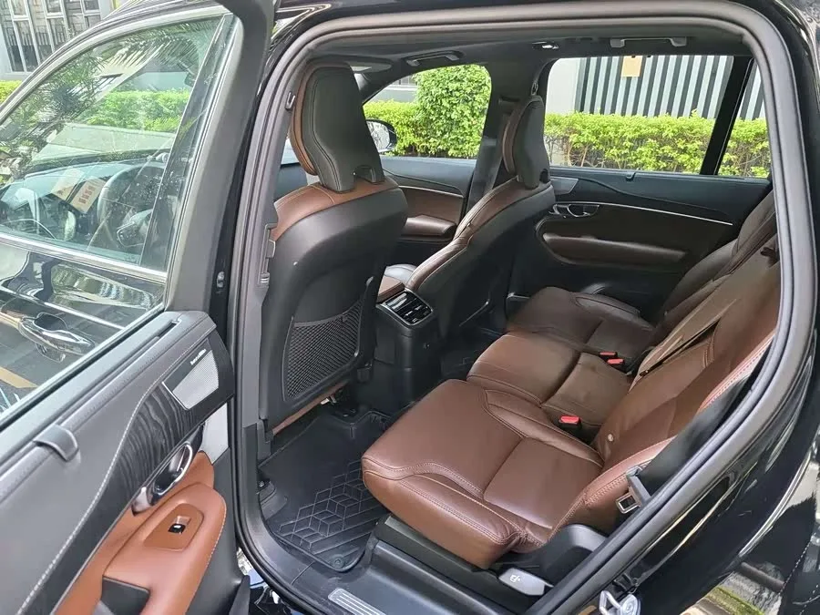 Volvo XC90 Plug-in Hybrid 2023 T8 RECHARGE Zhizun Luxury Edition 7 Seaters 2023 — миниатюра 2