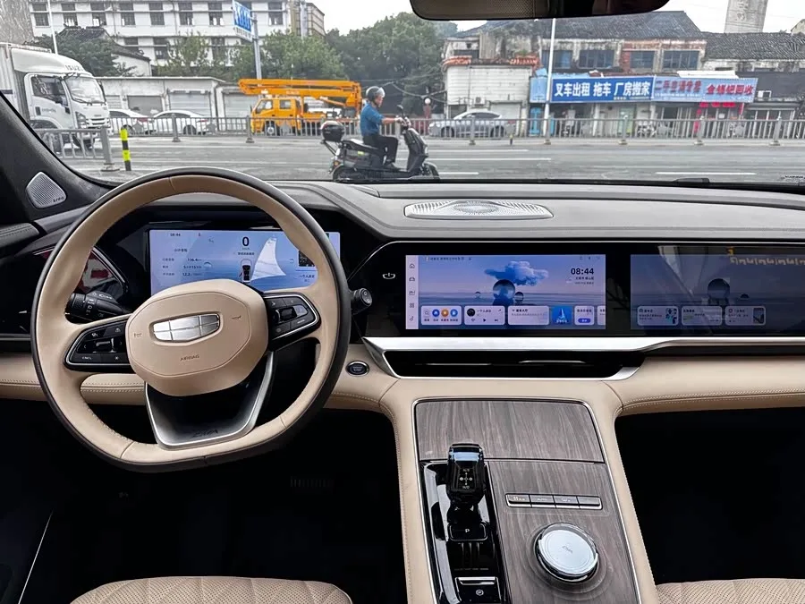 Geely Monjaro Xingyue L 2025 Dongfangyao 2.0TD Automatic 4WD Moon-Watching Edition 2024 — миниатюра 3