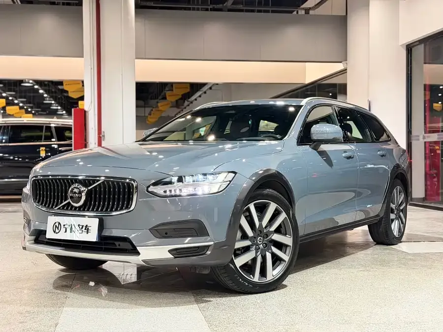 Volvo V90 2022 Cross Country B5 AWD Zhiyuan Edition 2022 — фото 1, купить с доставкой в Москву