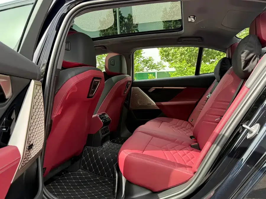 BMW 5 Series 2026 BMW 5 Series 530Li Luxury M Sport Package 2026 — миниатюра 3