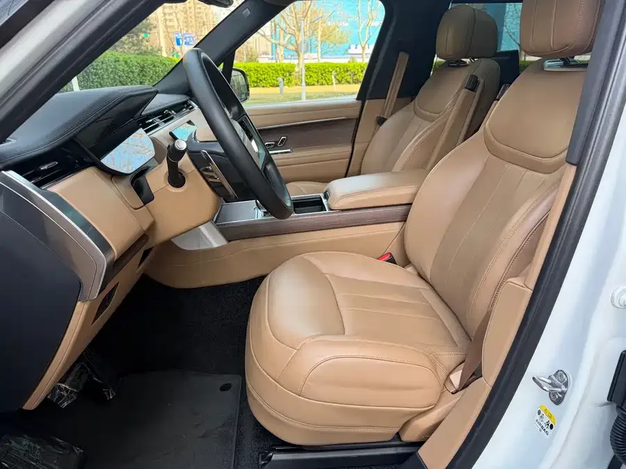 Land Rover Range Rover Range Rover 2024 3.0 L6 400PS Extended Edition 2024 — миниатюра 3