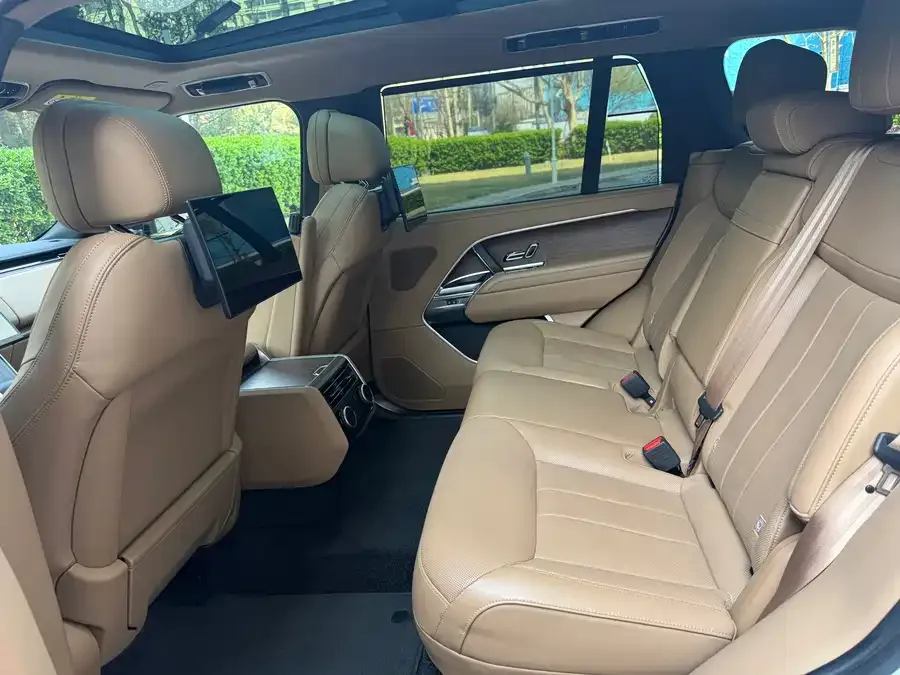 Land Rover Range Rover Range Rover 2024 3.0 L6 400PS Extended Edition 2024 — миниатюра 4