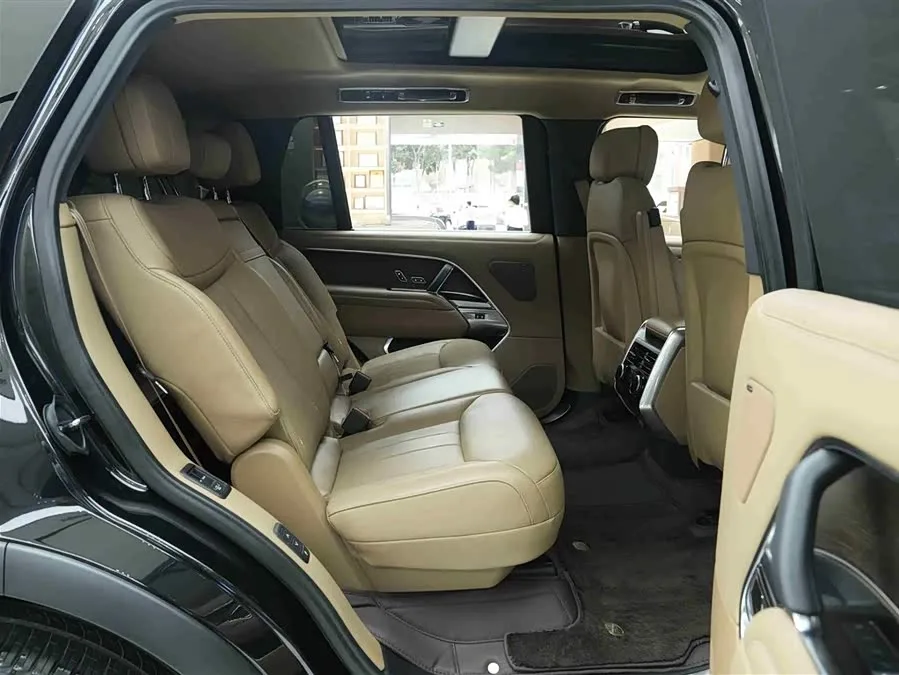 Land Rover Range Rover Range Rover 2024 3.0 L6 400PS Grand Extended Edition 7 Seaters 2024 — миниатюра 4