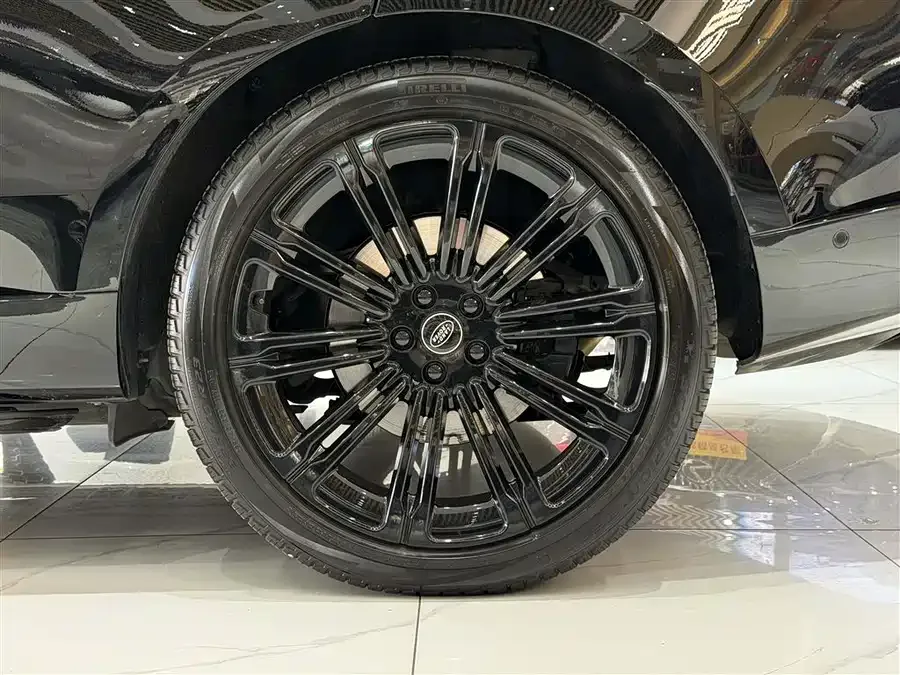 Land Rover Range Rover Range Rover 2025 3.0 L6 400PS Genesis Extended Edition 2025 — миниатюра 3