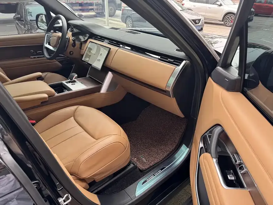 Land Rover Range Rover Range Rover 2025 3.0 L6 400PS Grand Edition 2025 — миниатюра 4