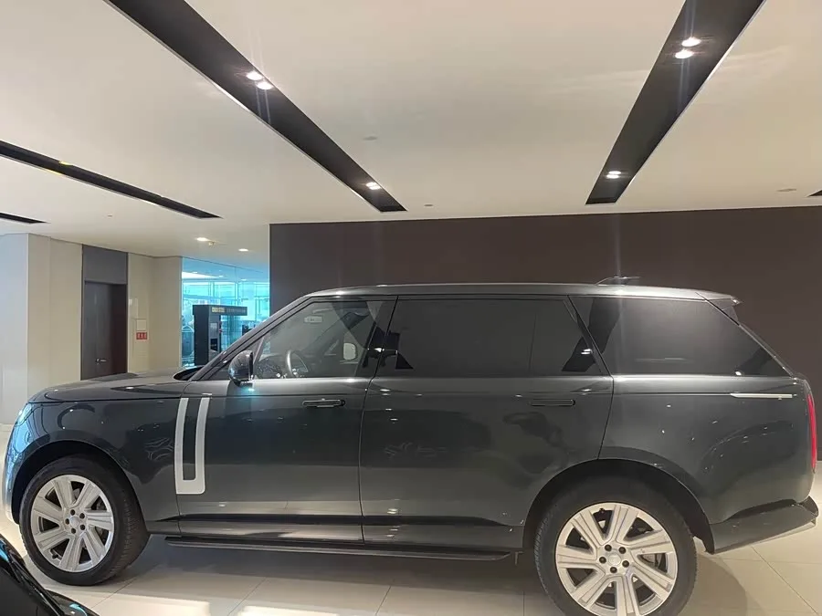 Land Rover Range Rover Range Rover 2024 3.0 L6 400PS Genesis Extended Edition 2024 — миниатюра 2