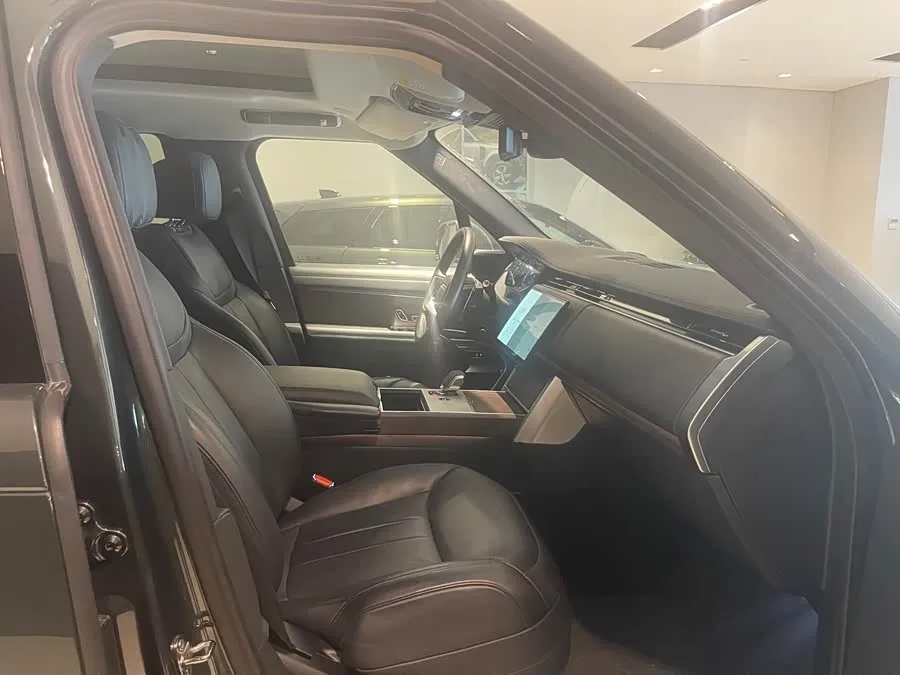 Land Rover Range Rover Range Rover 2024 3.0 L6 400PS Genesis Extended Edition 2024 — миниатюра 3