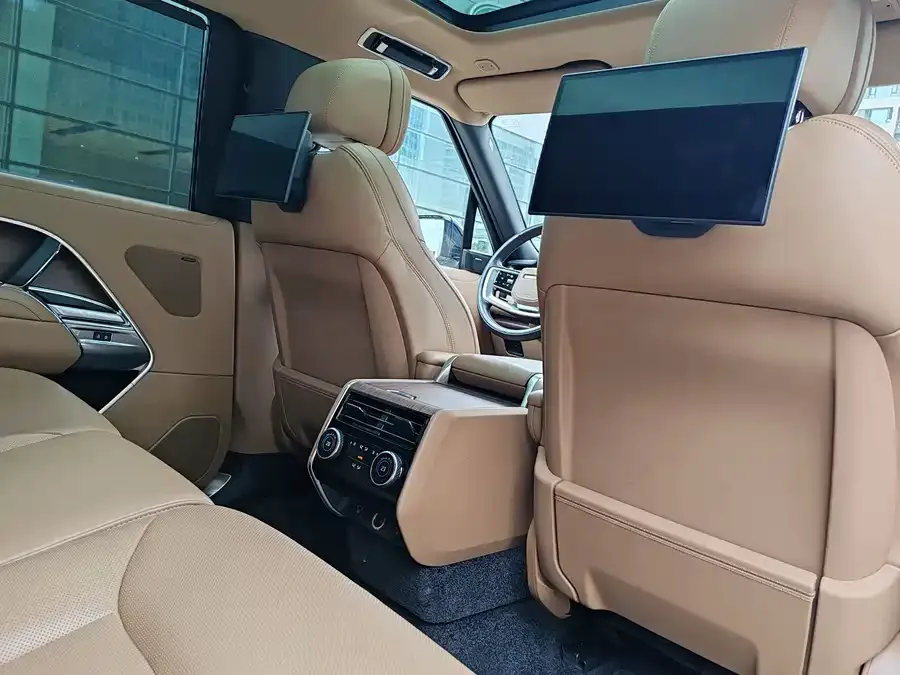 Land Rover Range Rover Range Rover 2024 3.0 L6 400PS Extended Edition 2024 — миниатюра 3
