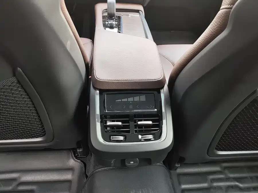 Volvo V90 2022 Cross Country B5 AWD Zhiyuan Edition 2022 — миниатюра 3