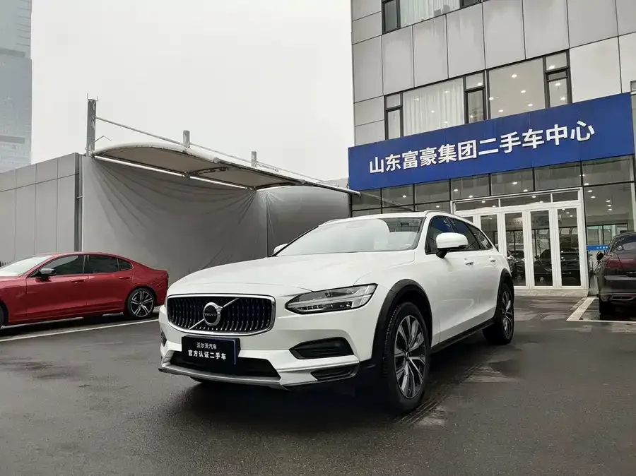 Volvo V90 2022 Cross Country B5 AWD Zhiyuan Edition 2022 — фото 1, купить с доставкой в Москву