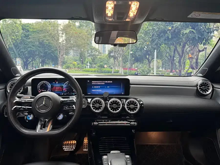 Mercedes-Benz A-Class AMG Mercedes-Benz A-Class AMG 2024 AMG A 35 L 4MATIC 2024 — миниатюра 3