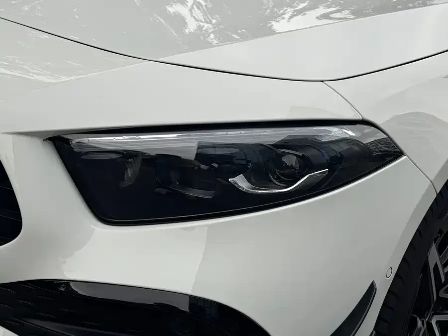 Mercedes-Benz A-Class AMG Mercedes-Benz A-Class AMG 2024 AMG A 35 L 4MATIC 2024 — миниатюра 4