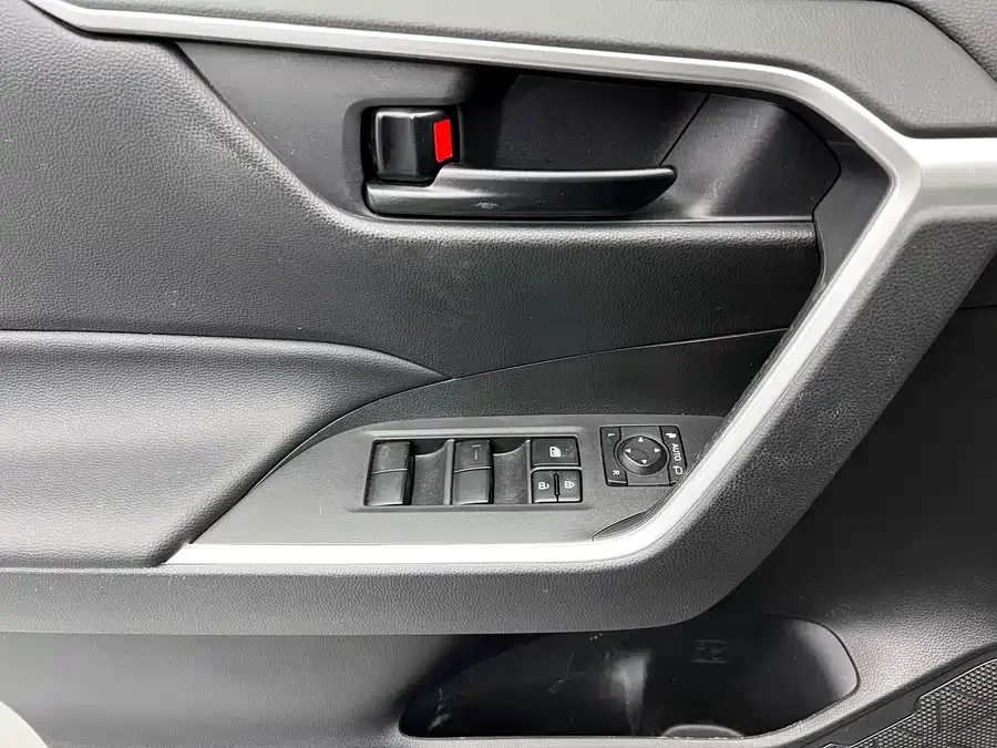 Toyota Wildlander Wildlander 2024 2.0L CVT 2WD Leading Edition 2024 — миниатюра 2