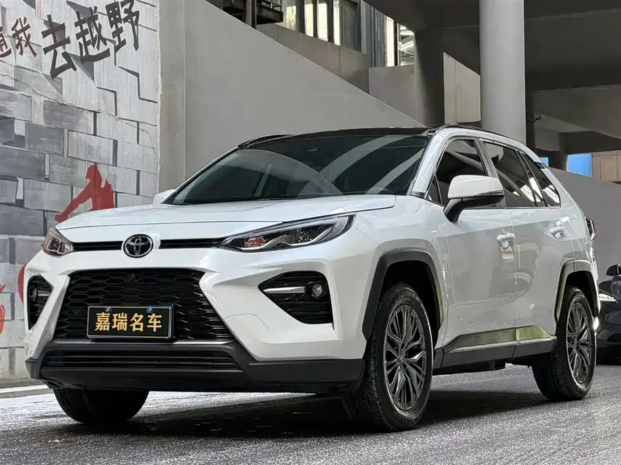 Toyota Wildlander Wildlander 2023 2.0L CVT 2WD Luxury PLUS Edition 2024 — фото 1, купить с доставкой в Москву